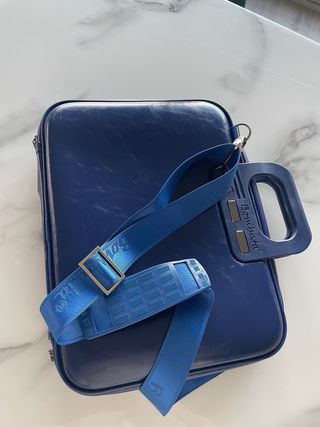 Maletín portátil piel azul Bombata