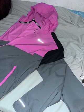 Chaqueta Nike Running Gris y Rosa fushia