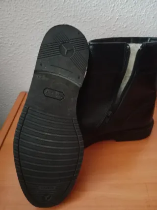 Botas de piel negras