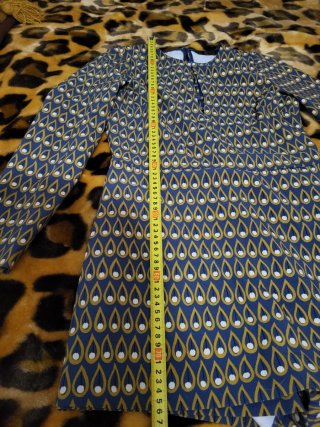 Vestido corto estampado geométrico. Zara L