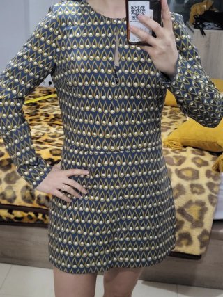 Vestido corto estampado geométrico. Zara L