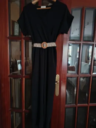 No cinturon.Mono negro TACATUCA fluido elegante.