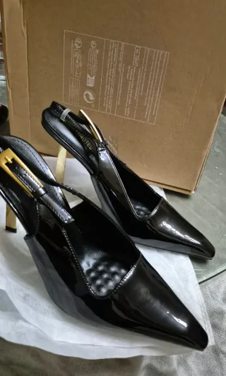 Zapatos de tacón Sinia Luaoteot negros y dorados