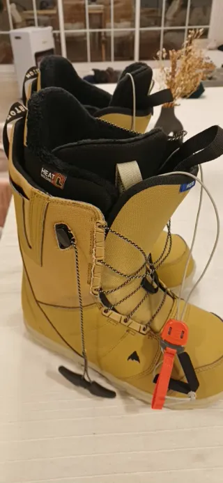 Tabla Snow Burton Shaun White 158 + Botas 150€