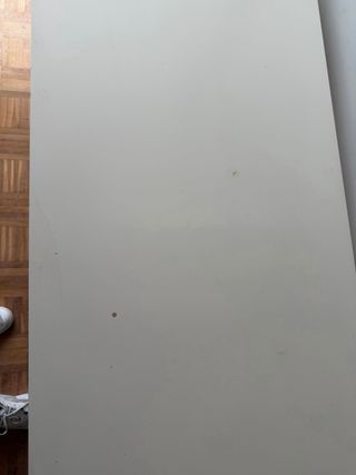 Escritorio blanco amplio con cajones