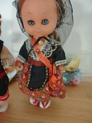 Coppia di bambole regionali vintage