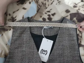 Completo gilet grigio con brillantini oro