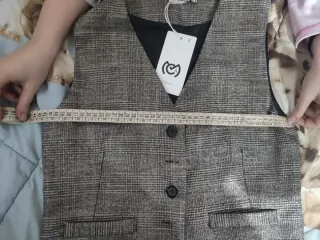 Completo gilet grigio con brillantini oro