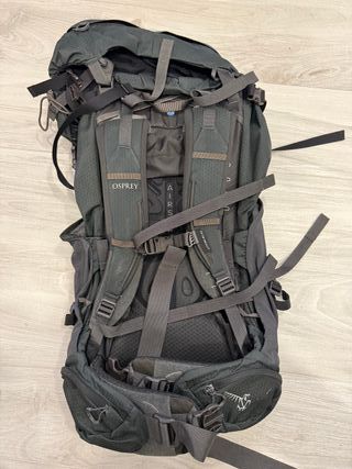 Zaino Osprey Aether 65L con copri pioggia