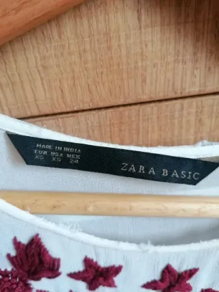 Blusa Zara bordada XS