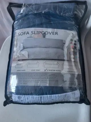 Funda sofá 3 plazas azul con bolsillos laterales