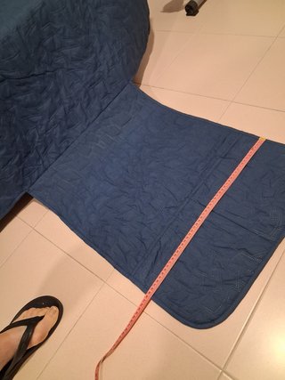 Funda sofá 3 plazas azul con bolsillos laterales