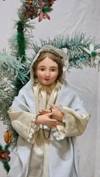 Virgen bajo fanal de cristal