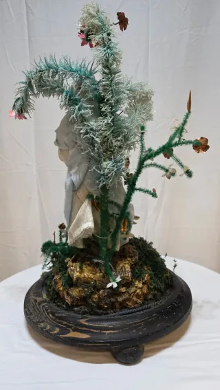 Virgen bajo fanal de cristal