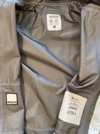 Chaqueta técnica 525€ cortavientos musto LPX GTX
