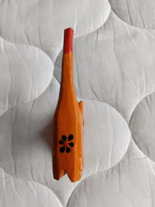 Figura de gato de madera para anillos