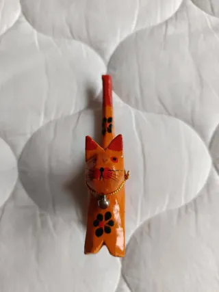 Figura de gato de madera para anillos