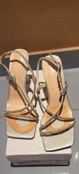 Sandalias Tacón Plateadas Brillantes