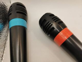 2 micrófonos Singstar con cable