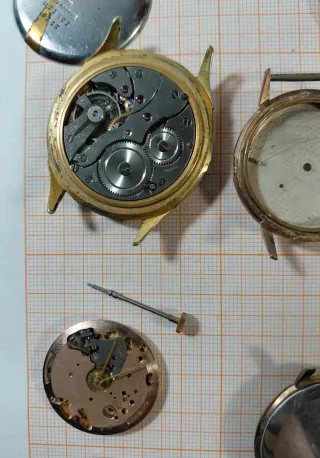 Lote de Cajas y Maquinaria de Relojes