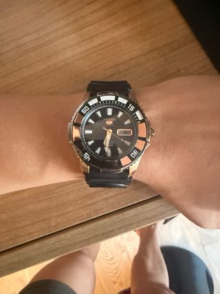 Reloj Seiko 5 Sports Automático Negro/Dorado