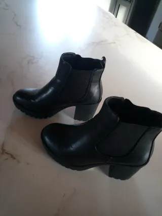 Botines negros tacón Mary Paz