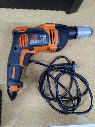 Taladro percutor 850W BLACK+DECKER