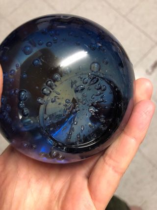 Pisapapeles de cristal azul oscuro