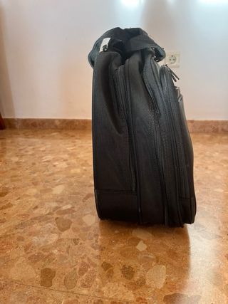 Maletín portátil con ruedas negro