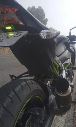 Kawasaki Z900 Negra y Verde