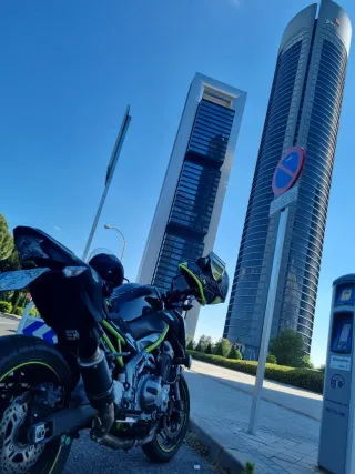 Kawasaki Z900 Negra y Verde