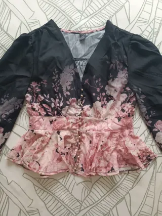 Blusa Peplum estampado floral NUEVA SIN ESTRENAR