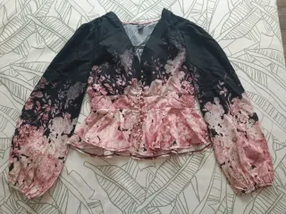 Blusa Peplum estampado floral NUEVA SIN ESTRENAR