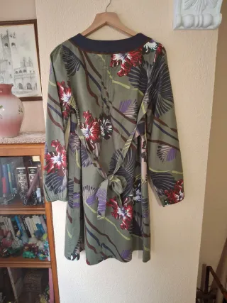 Vestido Anany verde estampado floral.Con etiqueta