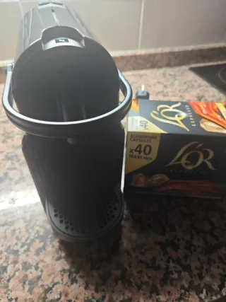 Cafetera Nespresso Delonghi Negra