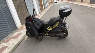 Kymco Xciting 400i ABS Negra y Amarilla