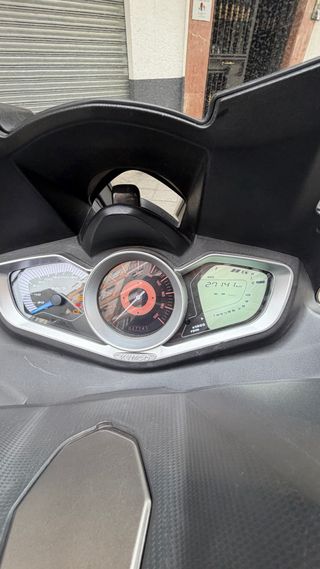 Kymco Xciting 400i ABS Negra y Amarilla