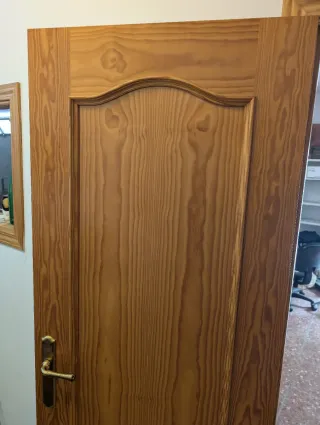 3 Puerta de madera interior