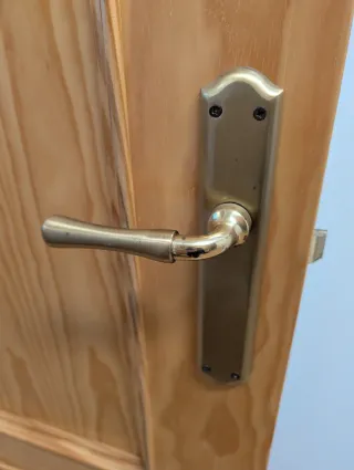 3 Puerta de madera interior