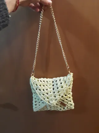 Borsetta uncinetto con catena dorata