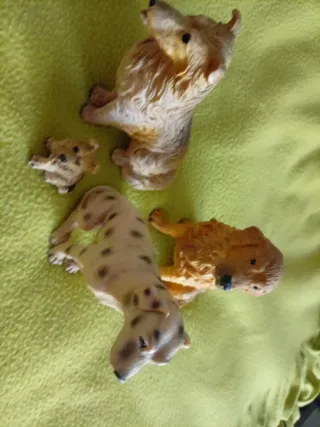 Set 4 statuine cani resina realistici
