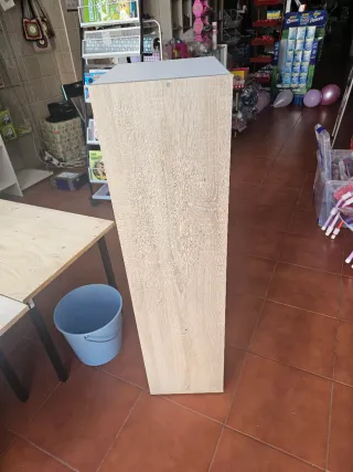 Mueble Escalera Blanco y Madera