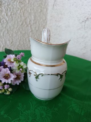 Lattiera francese in porcellana