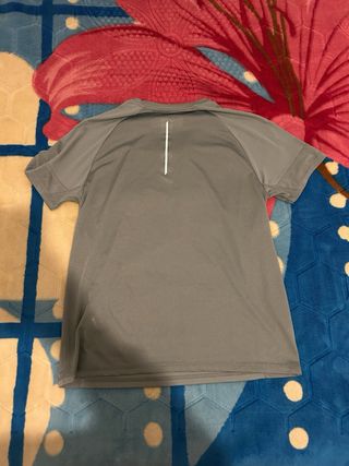 Camiseta Primark deportiva gris