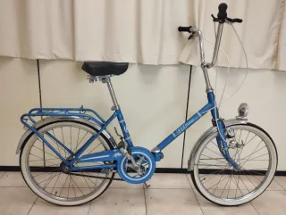 Bicicleta bh azul vintage plegable.