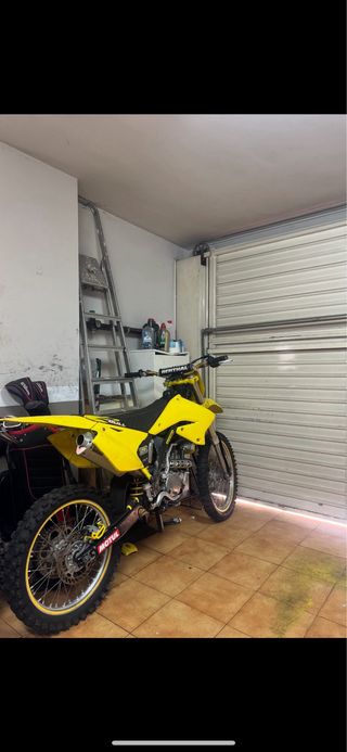 Suzuki RMZ 250 Motocross