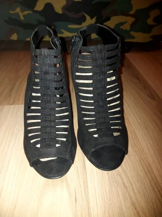 Botines de tacón negros