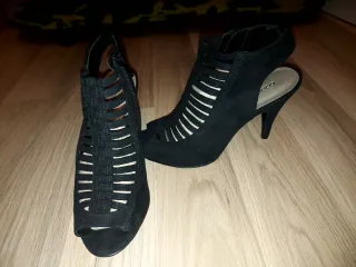 Botines de tacón negros