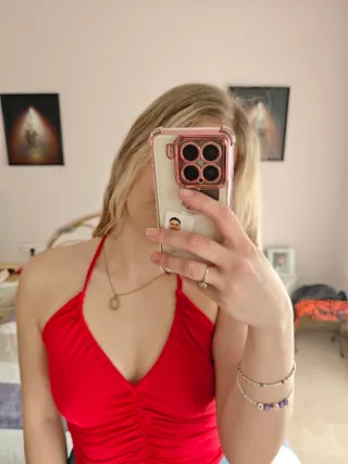 Top rojo halter fruncido