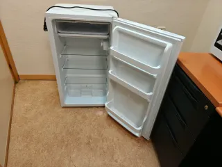 Nevera pequeña blanca